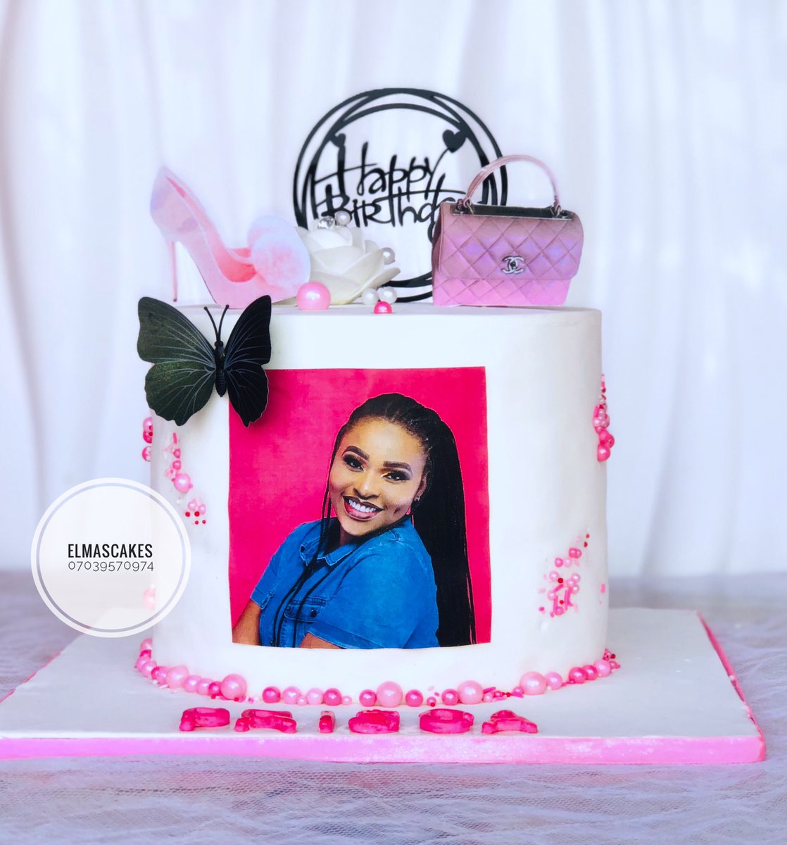 EmeldaEsom_'s tweet photo. What’s not to love about this cake? From the classy design, to the color combo &amp; then the picture of the celebrant made it even more beautiful. @mz_angel thanks again for this referral 🙏🏼

#customcakes #elmascakes #cakesinenugu #enugubaker #fondantcake #pinkandwhitecake #042baker https://t.co/ym0XySUbK3
