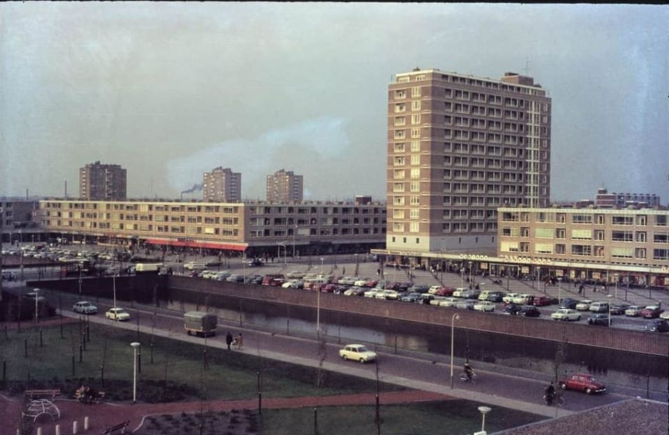 Hannesz1956's tweet photo. Twexit. Nu verder met lezen. Tot later.
Toen #DESTEDE in 1975 nog te pruimen was. #denhaag #zuidwest https://t.co/chTUAQgv3m