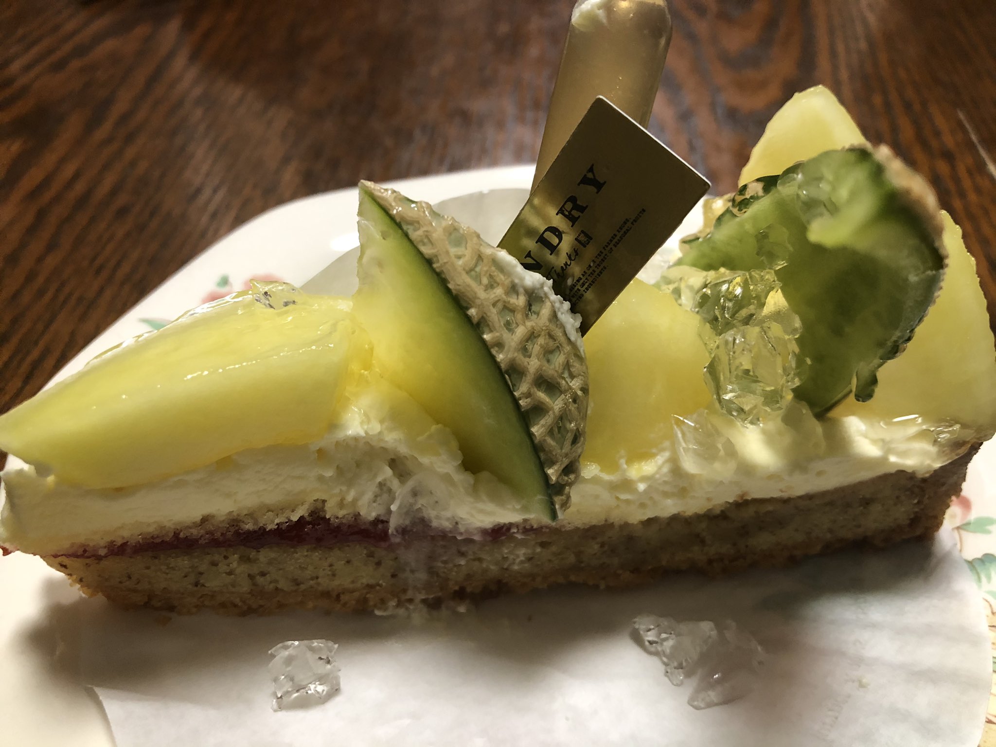 かおるるる メロンタルト にはブランデー たしか かけられるようになってるんだけど スポイトみたいな容器に入ってる わたしは好きでした ファウンドリー Foundry 池袋西武 スイーツ ケーキ メロン 桃 メロンタルト T Co E9znzqxlx7