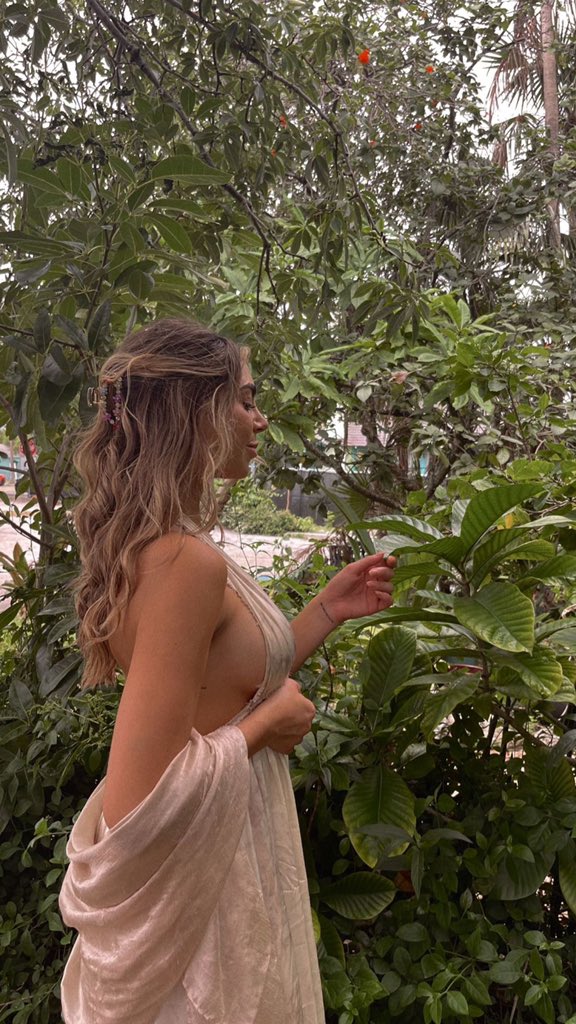 skincareplug's tweet photo. when you are in the sweet spot of the generous present moment, your past &amp; your predictable future no longer exist - now you’re ready to create new possibilities in your life🧚🏼 https://t.co/O1EzxOmzzm
