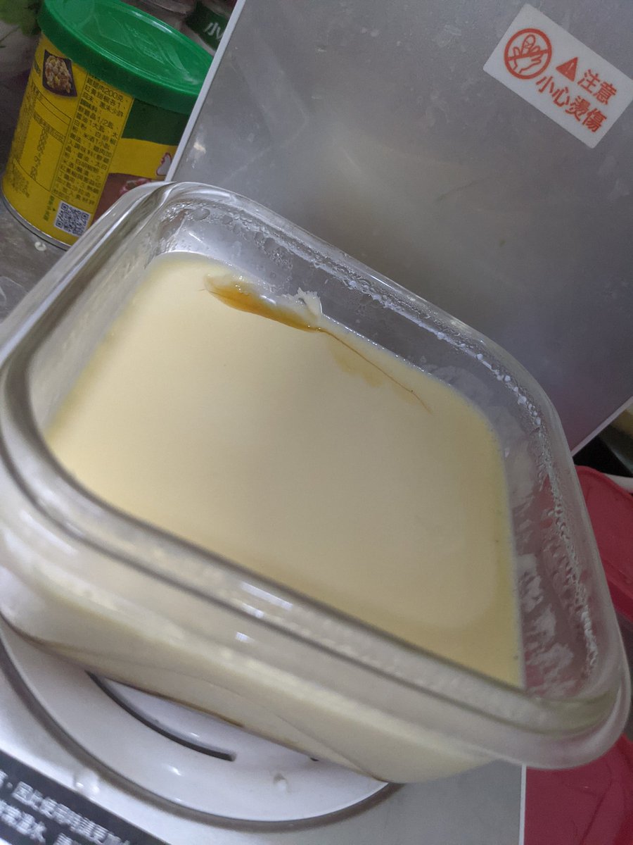 嗯 今天的晚餐就這樣 然後第一次做布丁就上手，這個比例我喜歡，吹彈可破