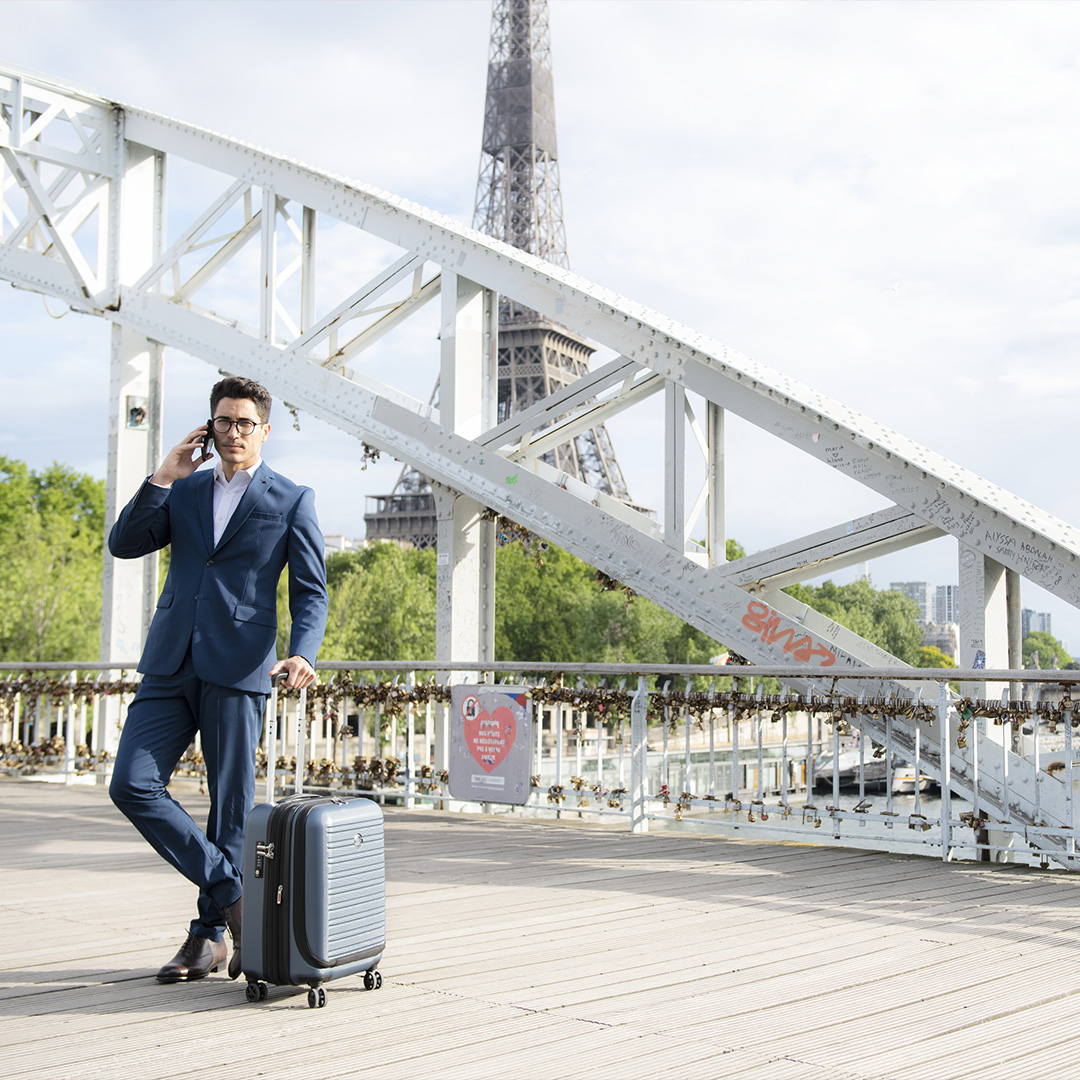 Très élégant 🎩
It is almost time to go back to work... But these are not necessarily bad news! With our Segur 2.0, your business trips will be much more enjoyable 😉
