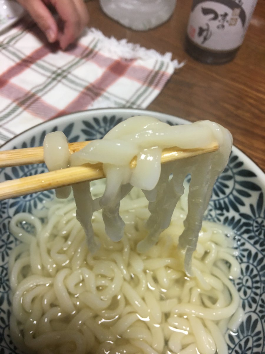 teitoku's tweet photo. うどんラボさんの8月単種小麦うどんが到着。ぐるりと一周して、チクゴイズミとキタホナミ。ステッカーやエバラ坦々ごまうどんの素つき。
二周目になると、じっくり味わって食べられて良いかも…よく考えると、食べる時間は同じかもｗ
#UDONLAB #うどんラボ https://t.co/lp1u47WpXW