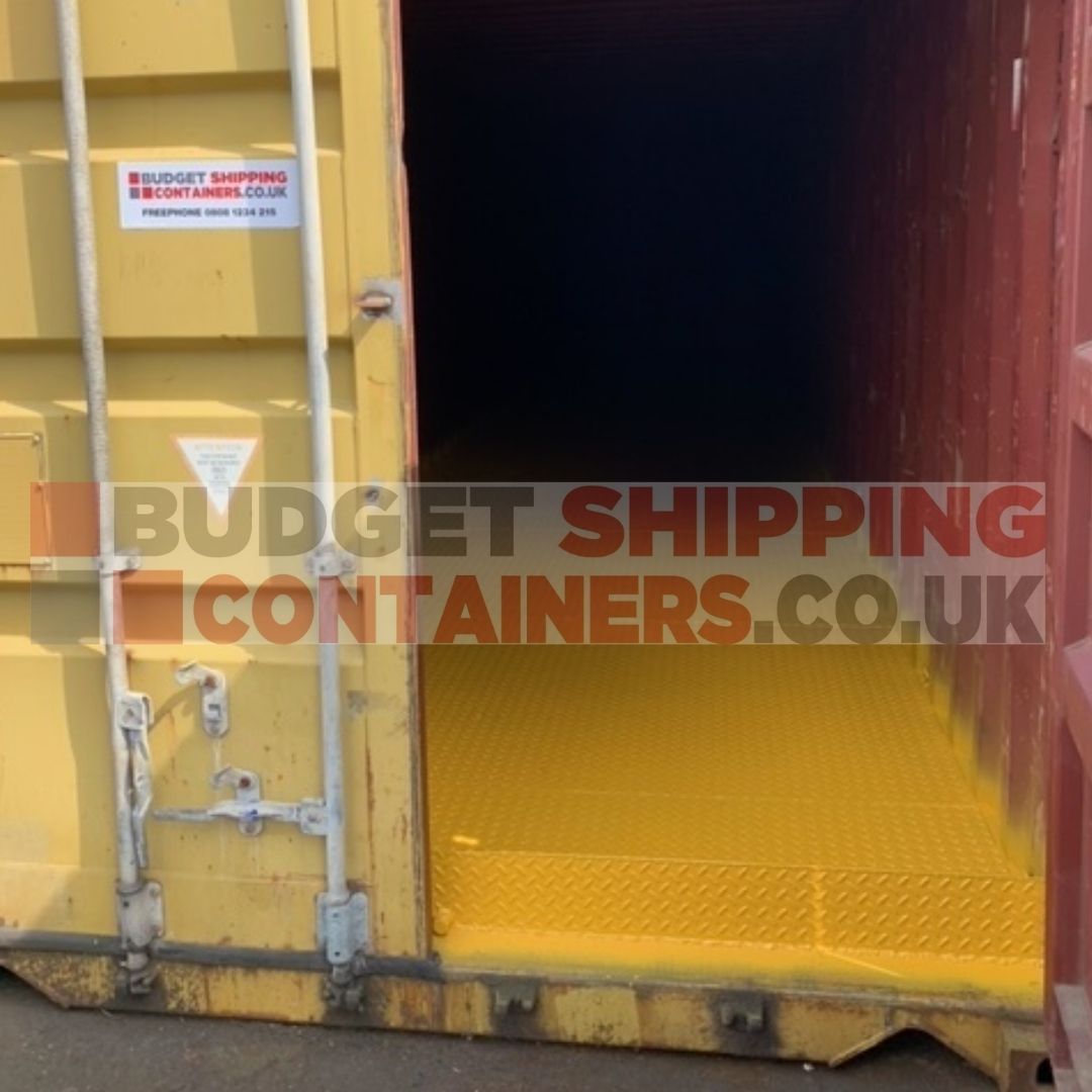 budgetcontainer's tweet photo. π¨ Mellow Yellow π¨
Colour coordinating your container floor with the exterior is all the rage!
Some fine shots here of a 40ft container with overlayed steel checkerplate floor, recently delivered to a customer.
#shippingcontainers #40ftcontainers #containerflooring https://t.co/5VvEjSrDrI