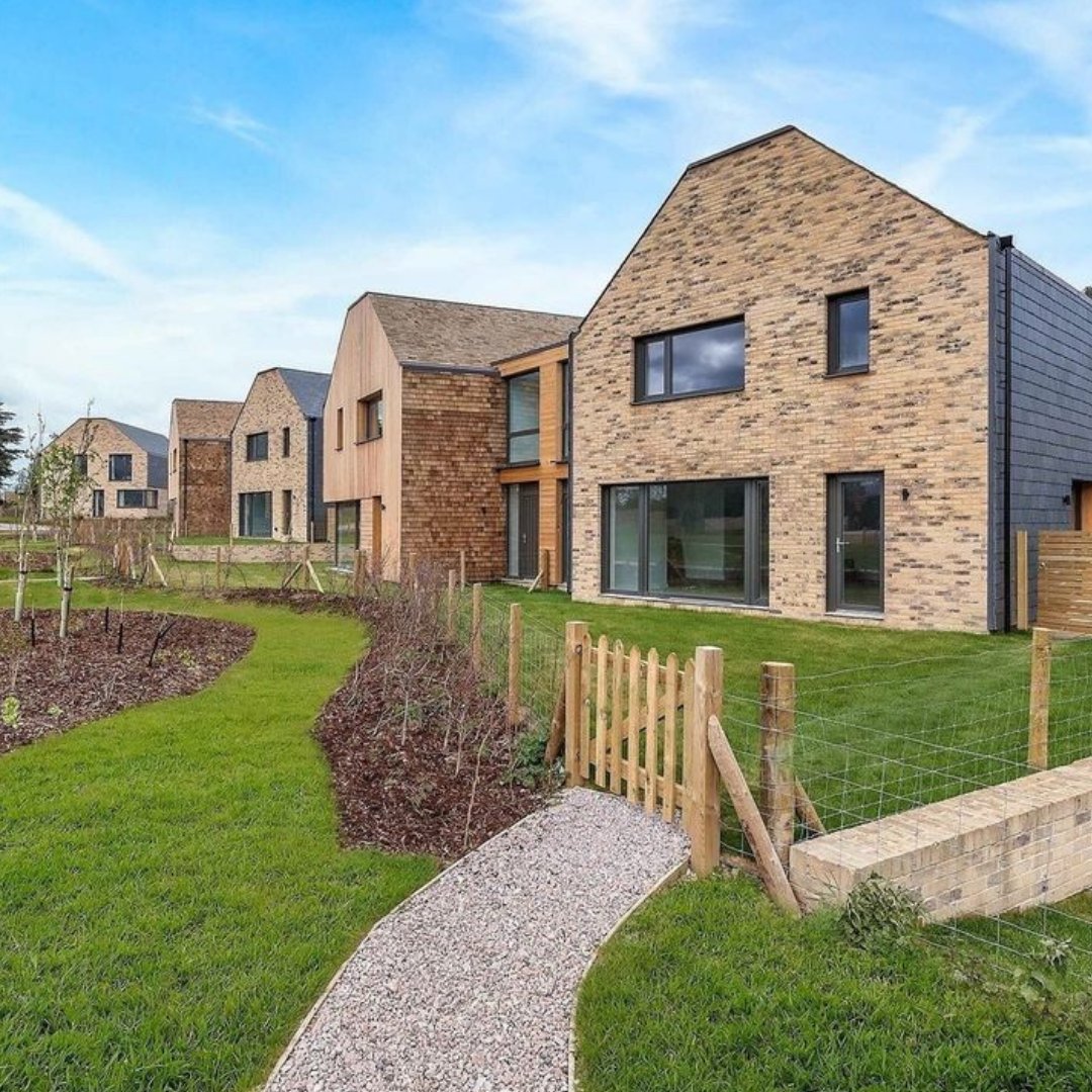 Fairbrook Grove, the sustainable housing development in Faversham, Kent, is nearing completion. The site, which comprises 14 detached and link-detached homes, recently won the award for Best Sustainable Development at the WhatHouse? Awards. @Goldpdltd
#architecture #ecofriendly