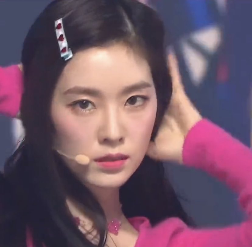 kimjenknee's tweet photo. IRENE IS ABSOLUTELY INSANE FOR THIS 🔥 https://t.co/vteDGwCjLj