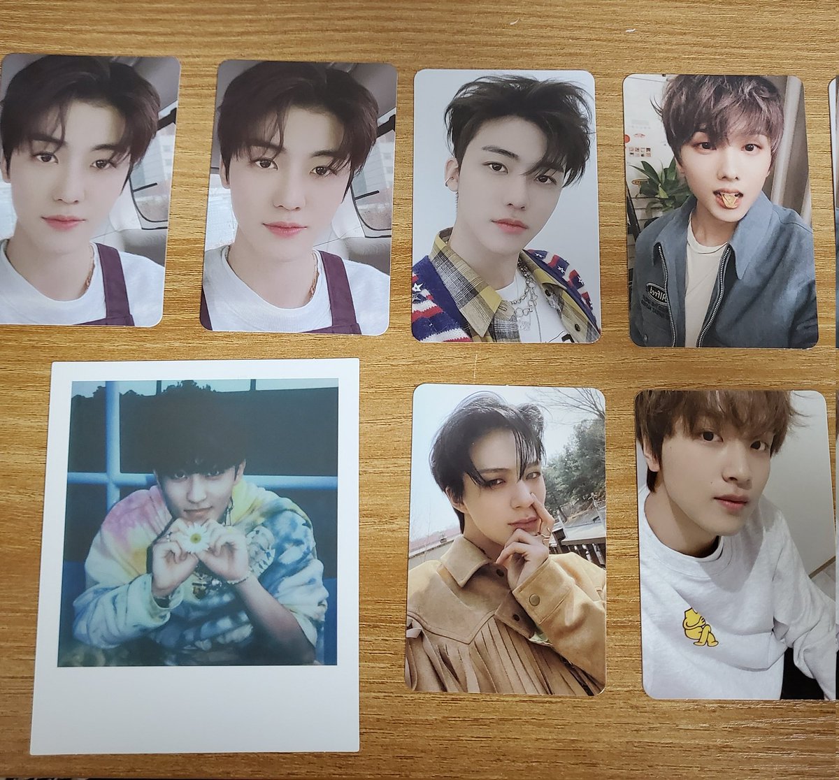 jubbing_ct's tweet photo. 엔시티 드림 포카(맛, 헬로퓨처)

받아서 바로 필름지 넣었는데, 하자 상태 확인 위해서 다 꺼내서 찍었습니다_ 하자 1도 없구요 시세 이런 거 잘 몰라서 그냥 말씀해주시면 최대한 맞춰드릴게요! https://t.co/0VdVCtyFsB