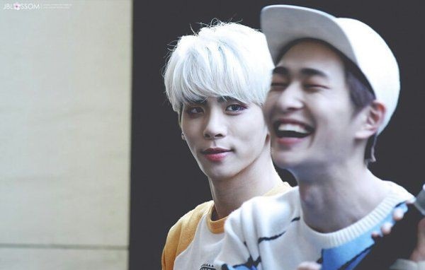 sourceshinee's tweet photo. "Onew-hyung, his heart is fragile, if you want to bully someone, bully me instead." - Jonghyun

#JONGHYUN #종현 #ONEW #온유 @SHINee https://t.co/sF2DCDh14L