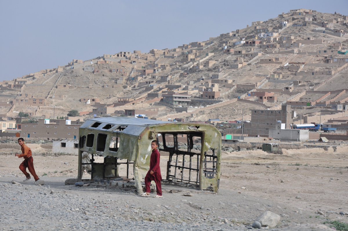 JRSEurope's tweet photo. We urge European states to stop all returns to #Afghanistan, welcome people who will be forced to flee &amp; open all possible safe &amp; legal channels to allow them to reach safety, including resettlement, humanitarian visa, extended family reunification &amp; other complementary pathways. https://t.co/qryDgLLQWv