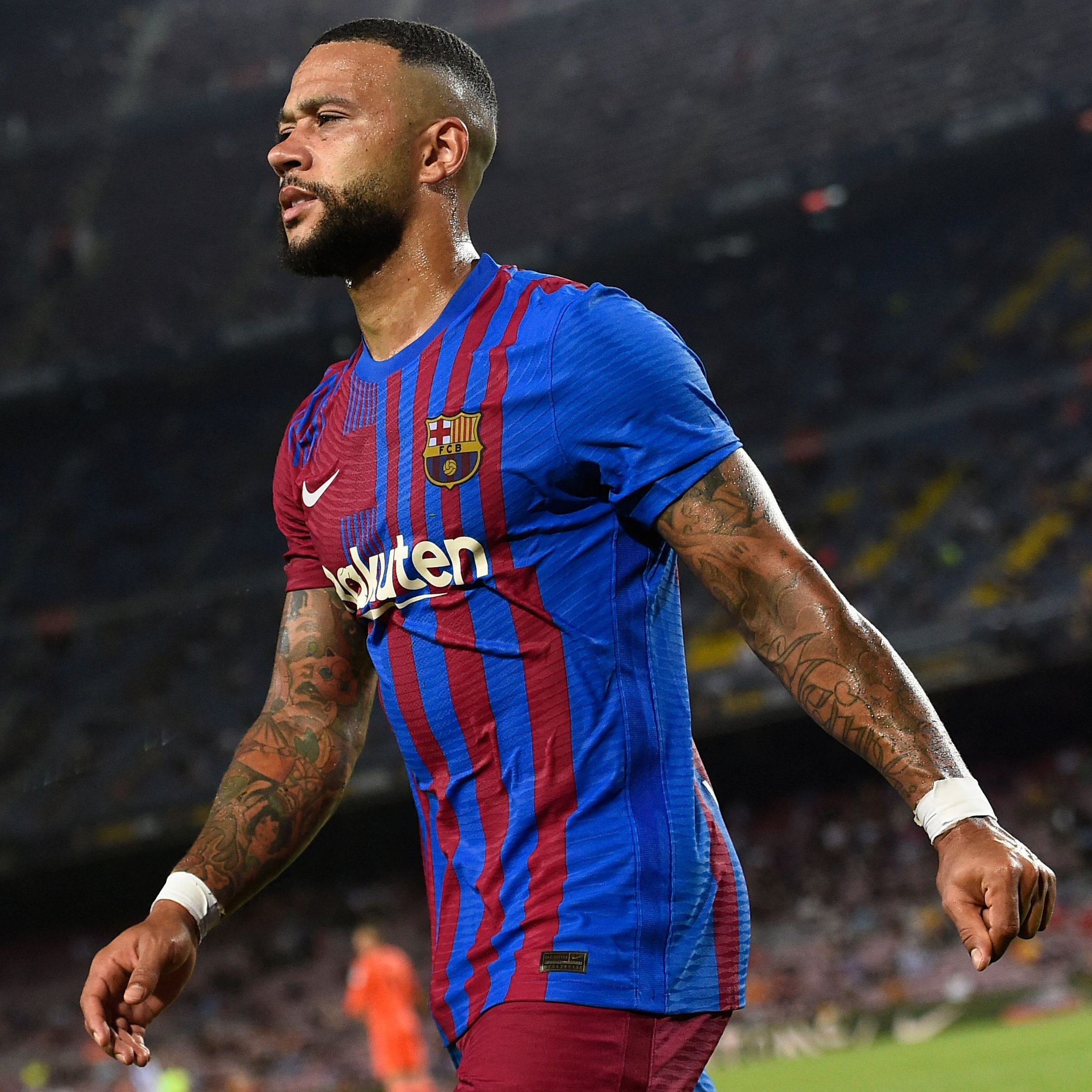 Depay to sale barcelona
