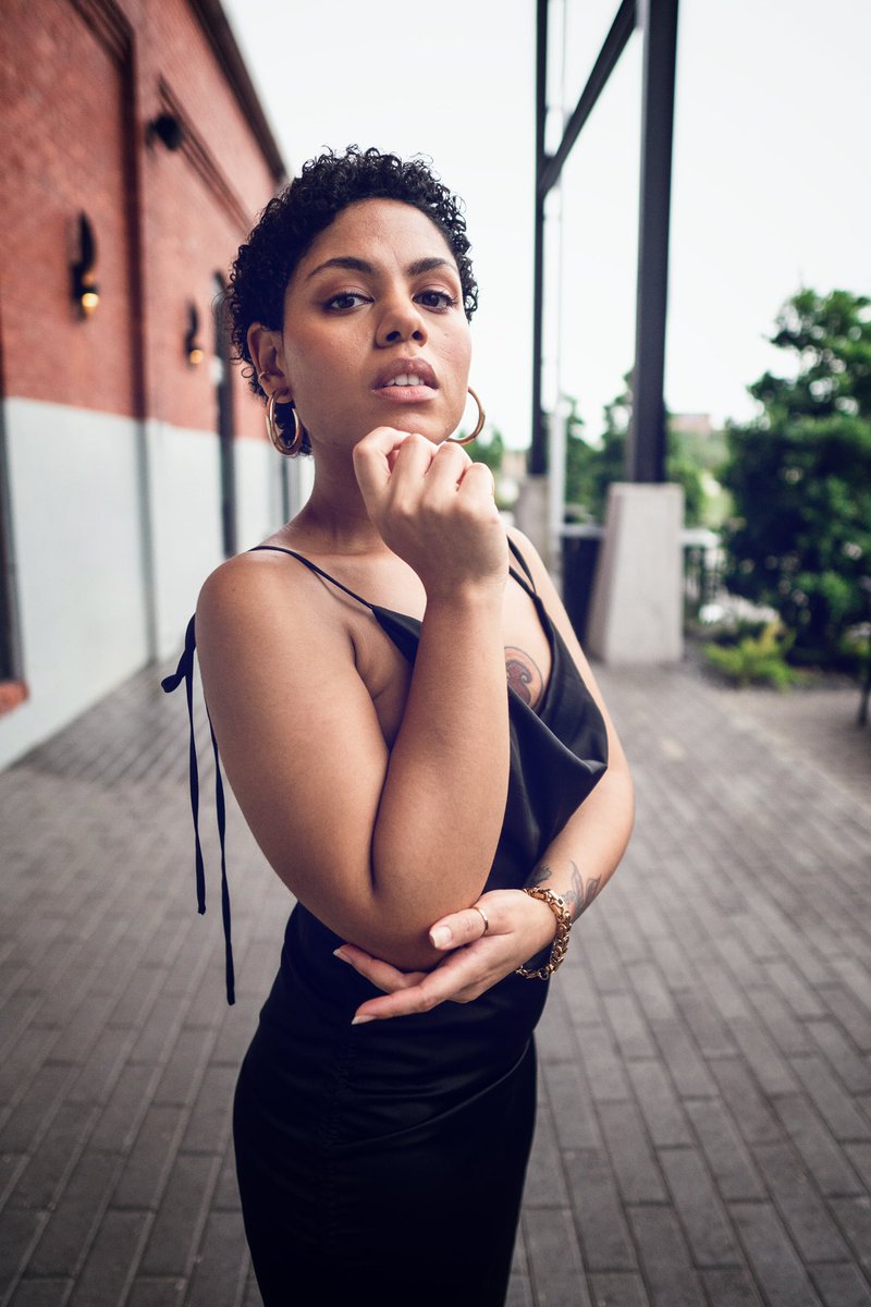 #portraitphotography “No-Look” or “Look”?