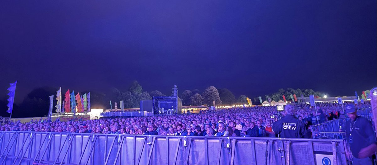 russellthevoice's tweet image. What a truly magical evening last night was at Audley end !! It was wonderful to see so many smiling faces and to feel the joy that music, song and togetherness bring. Thanks to everyone who made it such a special evening 🙏❤️ #davidarnold #nhschoir #rpco #ChristinaJohnston