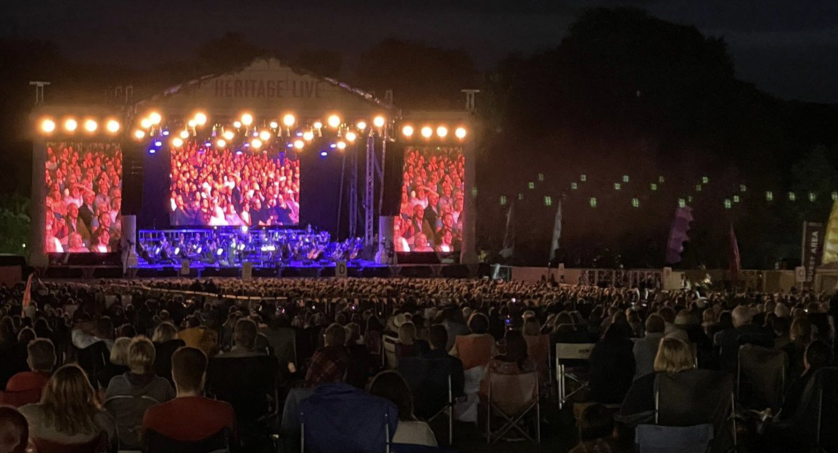 russellthevoice's tweet image. What a truly magical evening last night was at Audley end !! It was wonderful to see so many smiling faces and to feel the joy that music, song and togetherness bring. Thanks to everyone who made it such a special evening 🙏❤️ #davidarnold #nhschoir #rpco #ChristinaJohnston