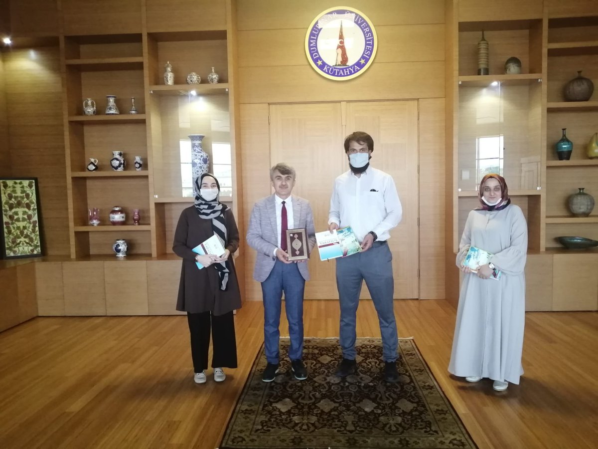 tdvyurtlar's tweet photo. Kütahya Kız ve Erkek öğrenci yurt müdürlerimiz  İl Müftümüz Sayın Hüseyin DEMİRTAŞ'ı ve Dumlupınar Üniversitesi Rektörü Sayın Kazım UYSAL' ı ziyaret edip, yeni eğitim öğretim dönemi için istişare toplantısı gerçekleştirdi.

#SıcakBirYuva @DiyanetVakfi @DIBAliErbas @ihsanaciktr https://t.co/sDAMG3sCmY