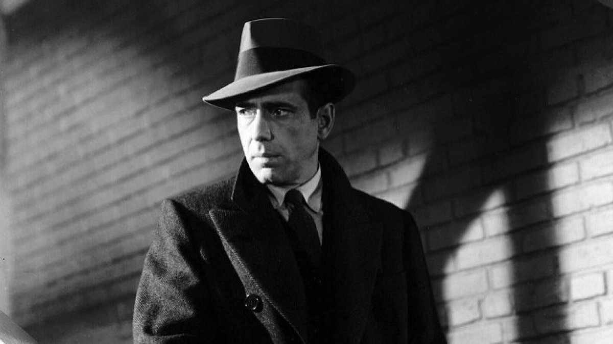 jvetdb's tweet photo. Revu The Maltese Falcon (1941). Un grand film noir... et quel premier film de la part de John Houston ! Une intrigue un peu verbeuse sur la fin, certes, mais aussi passionnante où chaque personnage semble avoir une vipère dans une poche, et une couleuvre dans l’autre. https://t.co/ny4WBuBo50