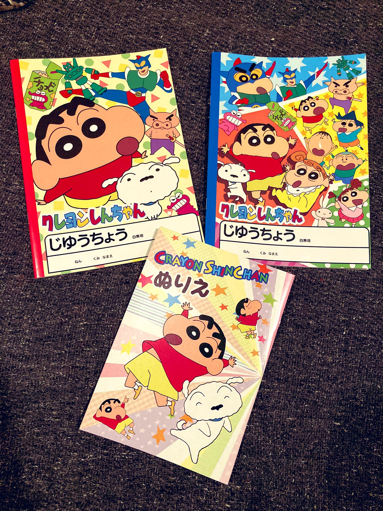 りょー٩ ᐕ وくれ垢専用 駄菓子屋でチョコビココア味のラムネゲット 一粒一粒にキャラのイラスト とキャッチフレーズが書いてある所もクレしんさすが グミはソーダ味 美味 セリアの自由帳と塗り絵は迷わず購入 塗り絵早くしたい クレヨン