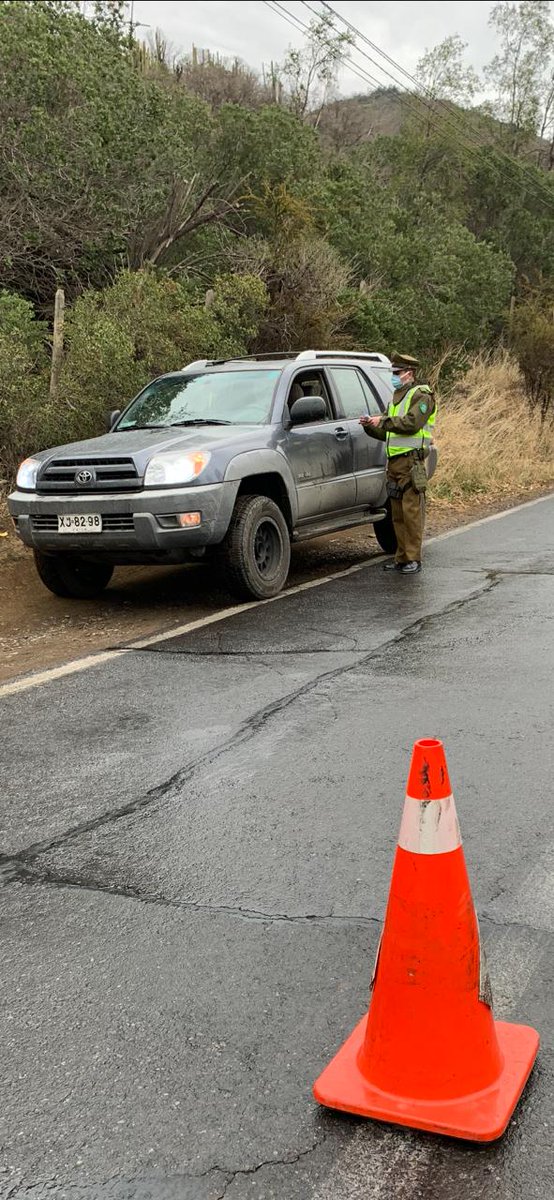 CarabPrefCord's tweet image. #SanJoséMaipo: Carabineros de la Subcomisaría Fronteriza realizan fiscalizaciones, tanto a conductores como peatones en el cruce Las Vertientes.
#LaPrevenciónEsNuestraEsencia