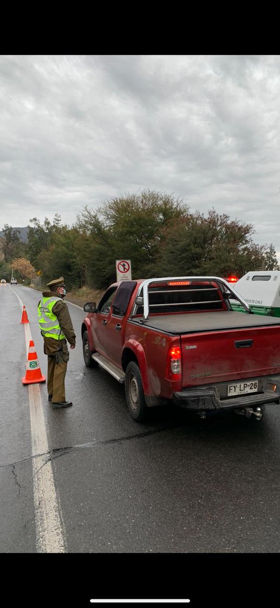 CarabPrefCord's tweet image. #SanJoséMaipo: Carabineros de la Subcomisaría Fronteriza realizan fiscalizaciones, tanto a conductores como peatones en el cruce Las Vertientes.
#LaPrevenciónEsNuestraEsencia