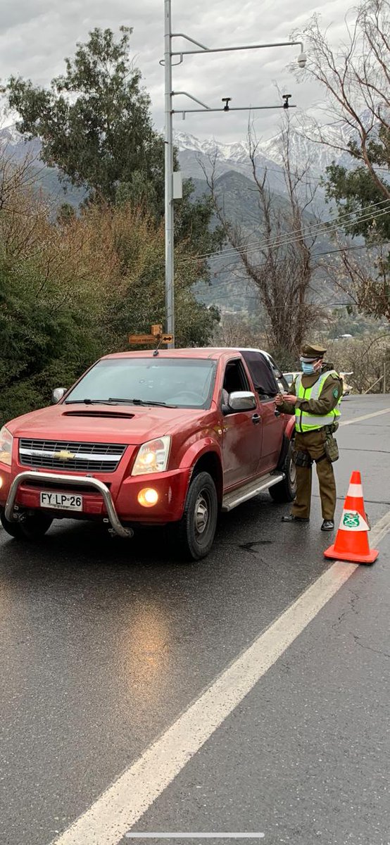 CarabPrefCord's tweet image. #SanJoséMaipo: Carabineros de la Subcomisaría Fronteriza realizan fiscalizaciones, tanto a conductores como peatones en el cruce Las Vertientes.
#LaPrevenciónEsNuestraEsencia