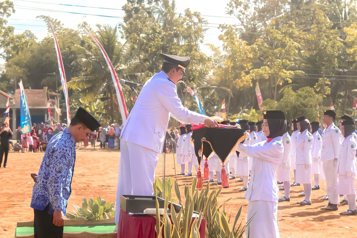 senyoriitaaaaa's tweet photo. dirgahayu Indonesiaku ❤️🤍🇲🇨
#17agustus2018
#rowokele
#gaadacovidwaktuitu https://t.co/9e2ZrfJp6k