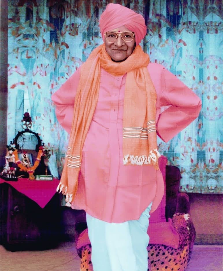 _Jagadguru's tweet photo. किती प्रेमळ सद्गुरु माय , मुक्ती दीदली धरता पाय... https://t.co/LAaI1ipBdY