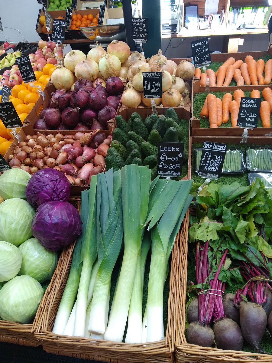 Eco_Emily_G's tweet photo. Lovely walk to town today for a veg shop at Chak and Sue @trinitymarkethull . I love being able to pick my own veg and save on plastic packaging at the same time!
Walking also saves carbon emissions from driving and a nice way to keep active. Win win. 

@ytnhumber #ytnecosummer https://t.co/KsPwHsRls6