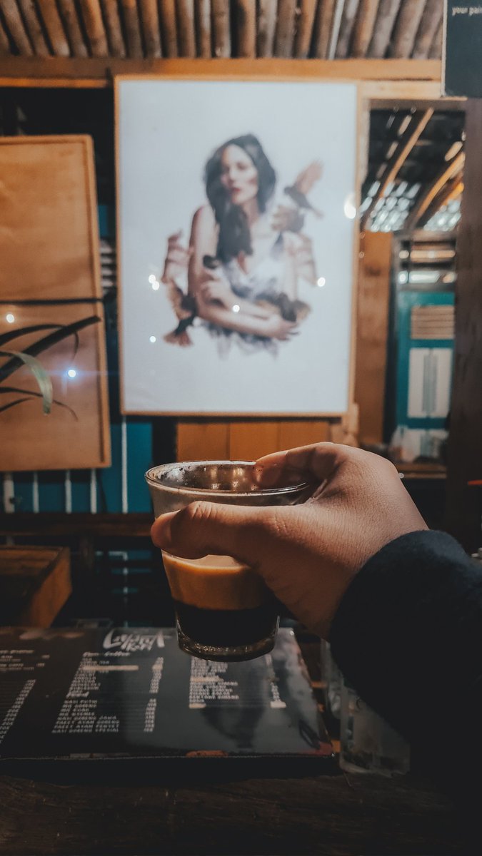 wiranagara's tweet photo. Belum ada waktumu yang tersedia dalam menu. Tak mengapa, masih ada kopi susu yang berisi pahit sepi dan manis rindu.. https://t.co/Q9ZMc0nfZV