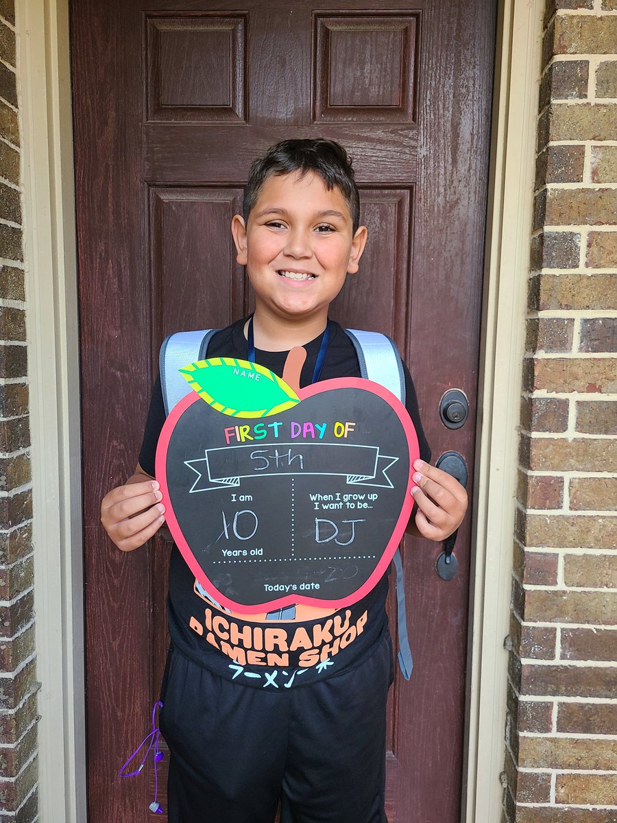 stephlizardo's tweet photo. Off they go! I thought this would be easier since Silas isn't my first to start school, but I was wrong 😭 @renylizardo https://t.co/41HIErJm76
