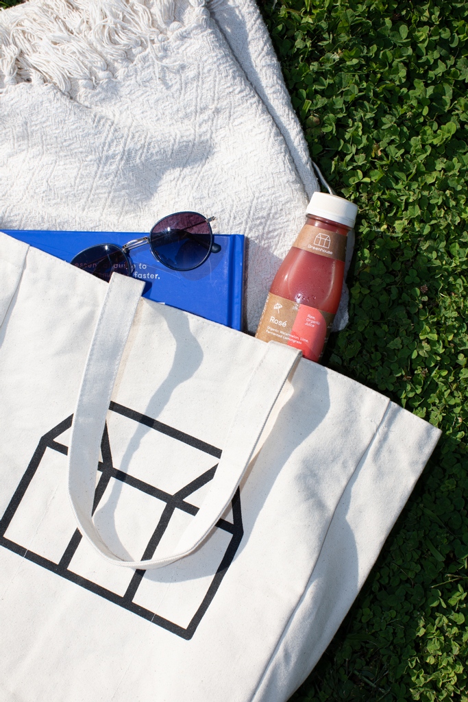 Hot tote summer has arrived! Enjoy a Free Greenhouse tote with every doorstep delivery + in-store purchase over $29. Simply add the tote to your crate and use code TOTESFREE at checkout. Start stocking up at Greenhouse.ca.