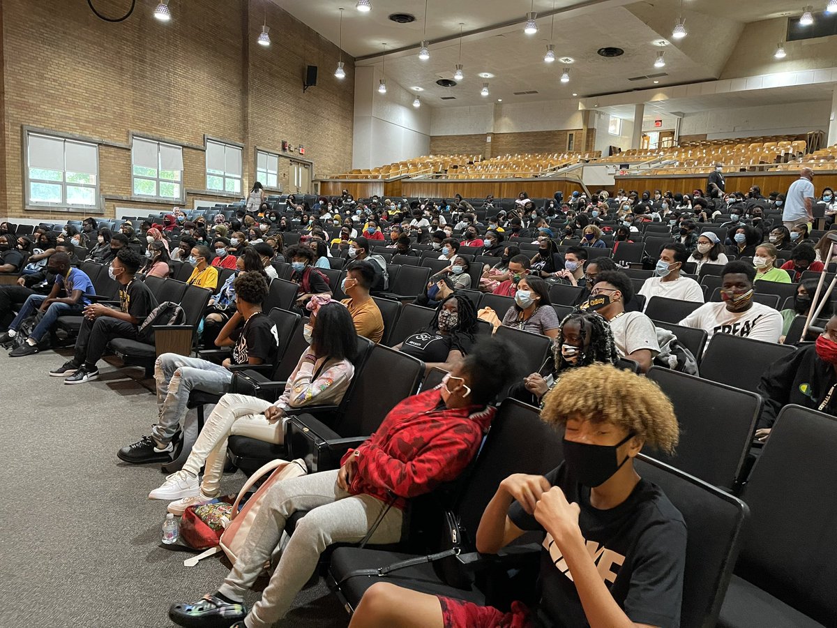 LouisvilleCHS's tweet photo. #Sophomores turn to meet Dr. Compton!
. . .
#wearejcps #jacketpride #excellence #shecameback
. . .
@JCPSKY https://t.co/RfHtuYjkE4