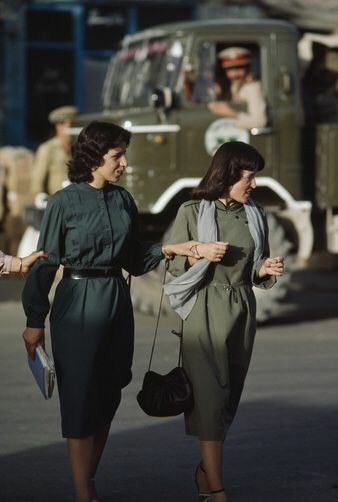 buch10_04's tweet image. Women in Kabul, Afghanistan late 1970s.