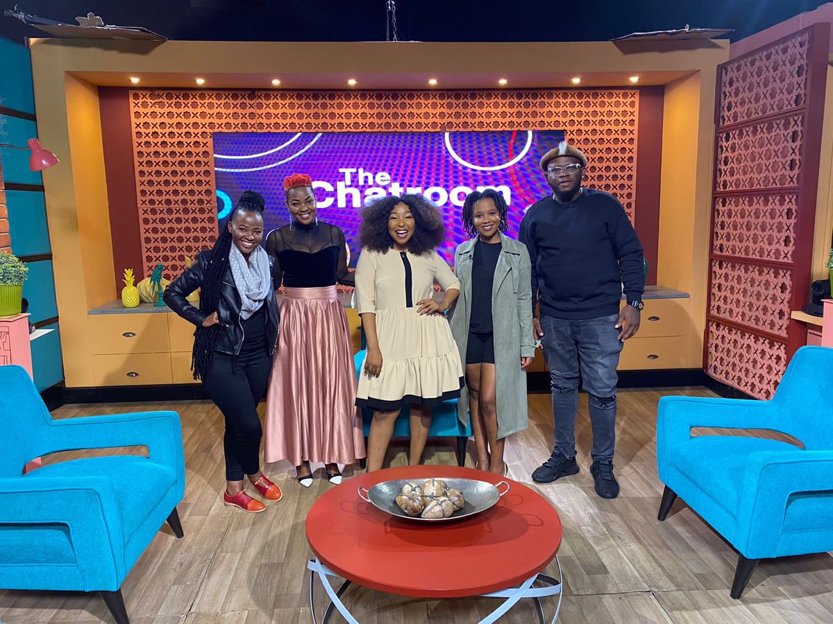 Ms_pila's tweet photo. Hey everyone, I will be on your screens @Official_SABC1 The Chatroom at 16:30 🙂 make sure you set your reminders!

#transformation #journey #spirituality #Growth https://t.co/nCbsAR09jk