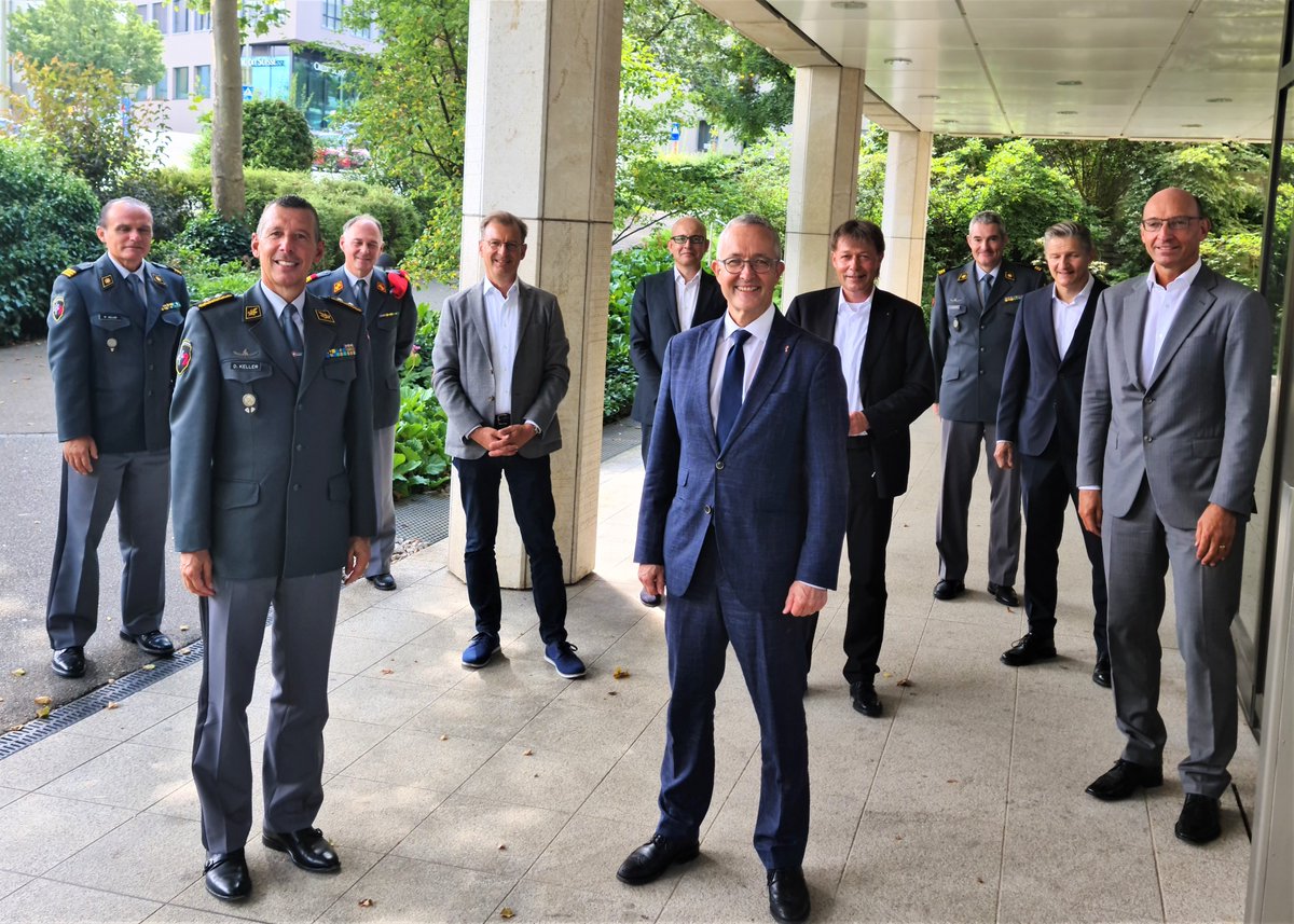 terdiv2ch's tweet photo. #EcoMil: Die @TerDiv2ch im Gespräch mit Politik und Wirtschaft – heute in Liestal (BL) zum Krisenmanagement in der Pandemie und dem Wert militärischer Führungsausbildung. Herzlichen Dank für den wertvollen und bereichernden Austausch! 1/2 https://t.co/hDXfdfeJyh