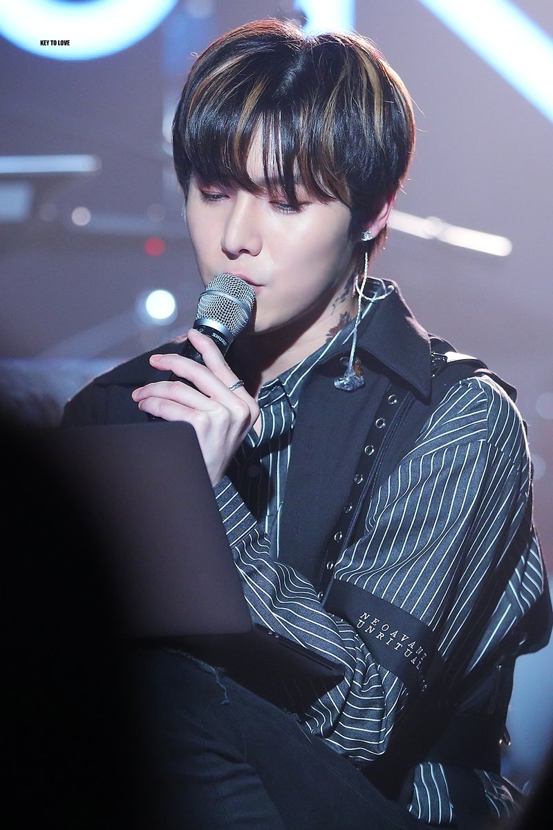 cyalee0124's tweet photo. ❤️HAPPY YONGHOON DAY❤️
🎂용훈이 생일 축하해요!🥳
#ONEWE #원위 #용훈 #YongHoon #ヨンフン
#0817_YONGHOON_DAY
#운명적인_용훈_필연적인_하루
#GENIUS_VOCAL_YONGHOON_DAY
#해피용훈데이 https://t.co/JQAzQAYs33