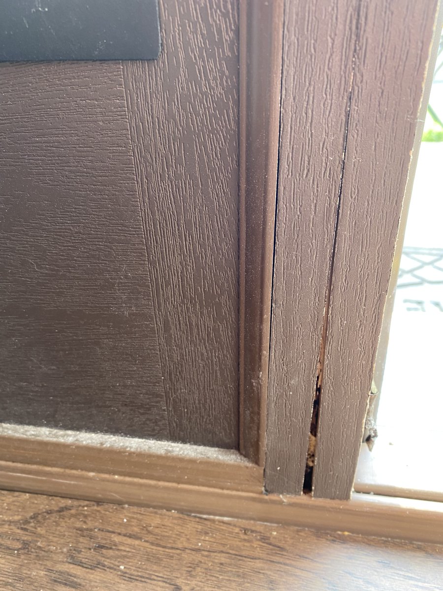 brianshockley's tweet photo. @SearsHomeServ @SearsHomeExpert I spend over $12K on two exterior doors. Four years later one starts forming a crack (4-5mm at present). I call and am told there is nothing that can be done? I know you're out of biz but surely you can do better. https://t.co/Dm1A55a3pZ