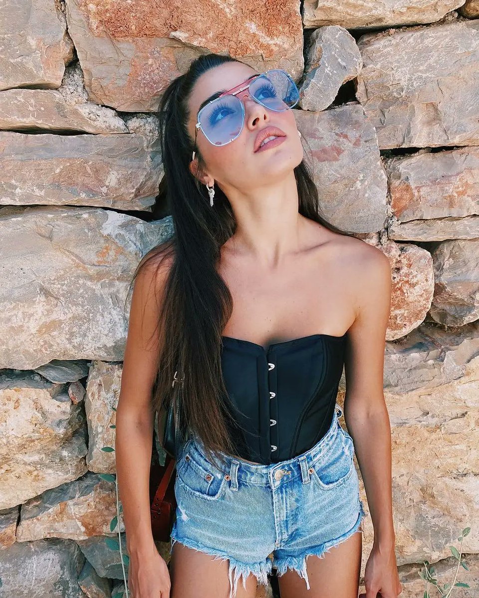 EdSer59390029's tweet photo. İyi tatiller meleğimmm🤍 Bu tatili çoktan hakk ettin 🧡
@HandeErcel #handemiyy #handeerçel https://t.co/hA6tWlyj6V