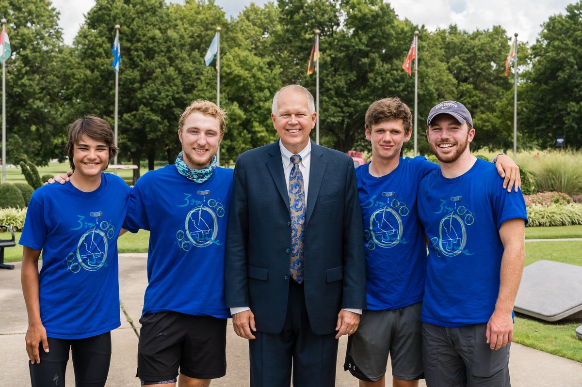 OralRobertsU's tweet photo. From San Francisco to #Tulsa, 3 Guys/5 Wheels—a trio of riders raising money for East Bay Prayer Furnace &amp; Young Life Tri-Valley—arrived at the ORU campus today after a +1,700 mile bike ride | @EBPrayerFurnace @YoungLife https://t.co/aPrpC7qHxB