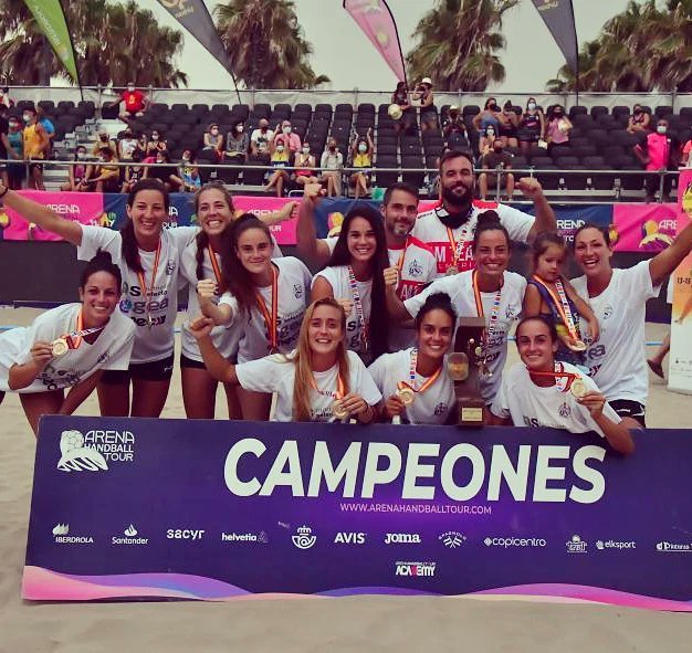 catsfuengirola's tweet photo. Broche de oro a una temporada de ensueño.
https://t.co/KI16SxHIey
✨AGUANTA Y MANTENTE FIEL✨
#cats #amteam #cajondearena #creerescrear #familycats
#dontworrybeachhappy #balonmanoplaya #beachhandball #sinlimites https://t.co/MiVTYYsLx7