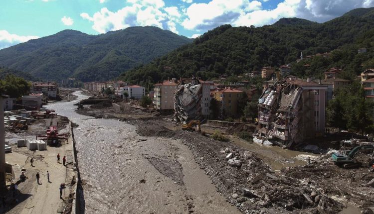 tourtelegraph's tweet photo. Death toll in floods that hit Turkey climbs to 72, dozens still missing

https://t.co/NXeNYxx7Em

#travel #turkeyfloods #tourism https://t.co/0ei6mBBdA5