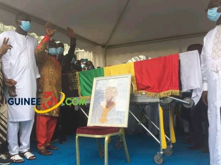 Vous savez qu'il est décédé de Covid 19, et vous vous amasser comme des tortues. Vous êtes les premiers à ne pas respecter les mesures barrières en faisant du n'importe quoi.
Des simples opportuniste réunis,le RPG me fait pitié, après plus de 40ans,c'est le GPT qui commande. Rip