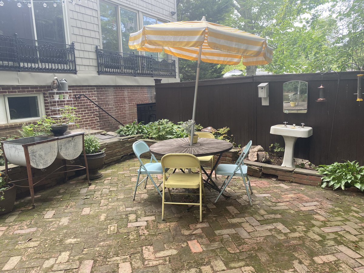 Rizabellepow's tweet photo. My backyard garden is 99% done!!! I am so excited. I have been working on this for over a year and a half. #garden #backyard #vintage #RPMDesignsDC https://t.co/cBWdUCQZ4h
