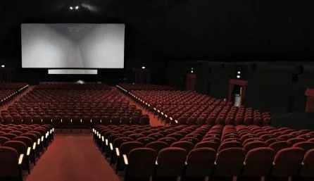 viaggrego's tweet photo. #GreenPass svuota i #Cinema: spettatori #crollati del 90% https://t.co/uLM5bpDjKw https://t.co/OHAB5I324Q