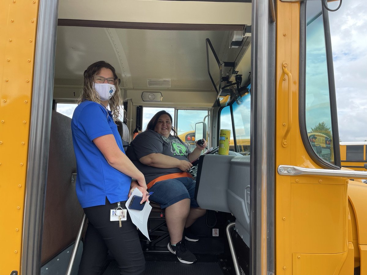 MrMarkManley's tweet photo. @FSAsstPHCSDLZ said, "It was a great Day because it is #HamiltonFresh. Busy working with students to be safe and get on that bus! @FSPrincipalHCSD @Hamilton_Supt @RPateEduLeader @Hamilton_CSD https://t.co/3XlOGlUjkK