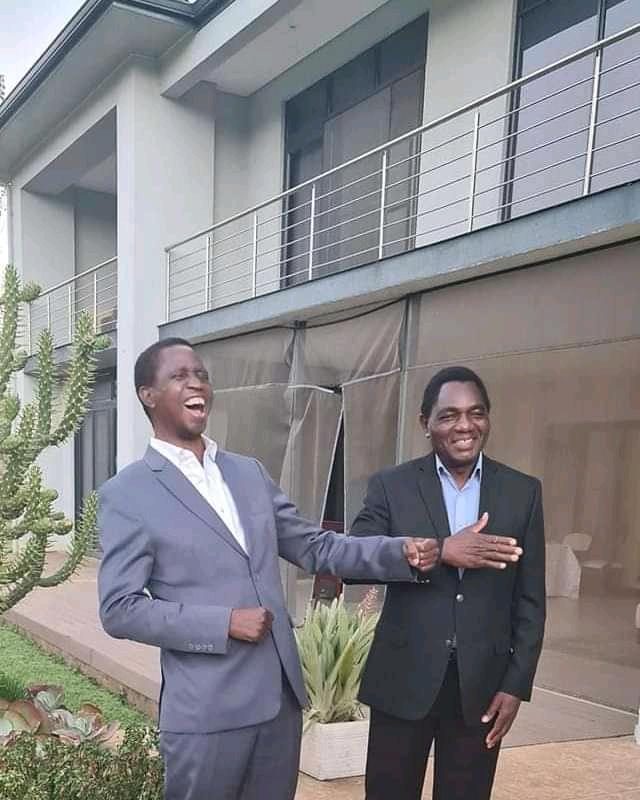 RedPepperUG's tweet photo. Outgoing Zambian President @EdgarCLungu shares a joke with the incoming President @HHichilema during their meeting today #Copydat https://t.co/mm989NKqJj