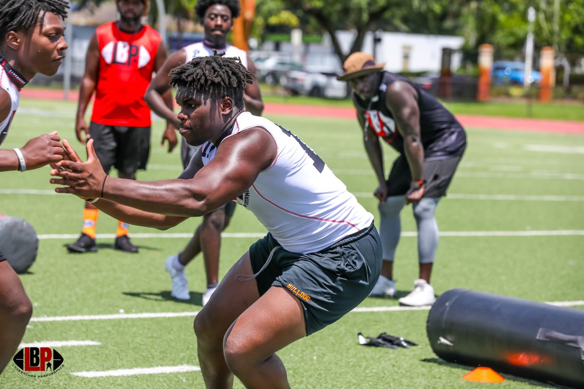 _CoachHodge's tweet image. Action shots of Co-MVP @SmithTheotis at our Ft. Lauderdale #LBretreat2021. Instinctive, Tenacious, and agile... Pay attention... #LinebackerPerformance