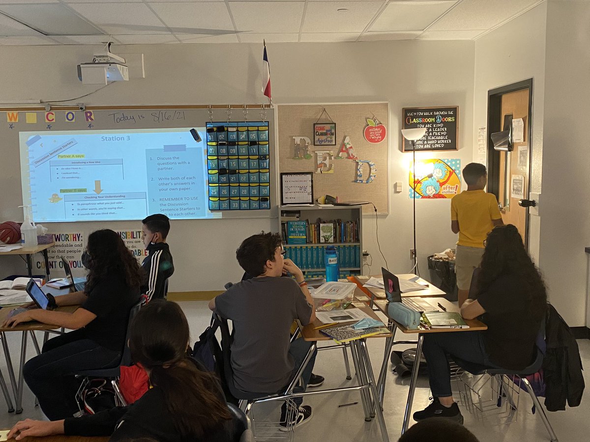 @ACorona_AMS explaining her station rotations! Awesome modeling for your 7th graders! 🖤🐾💛 #reigniteourpurpose @HAntwine_MS