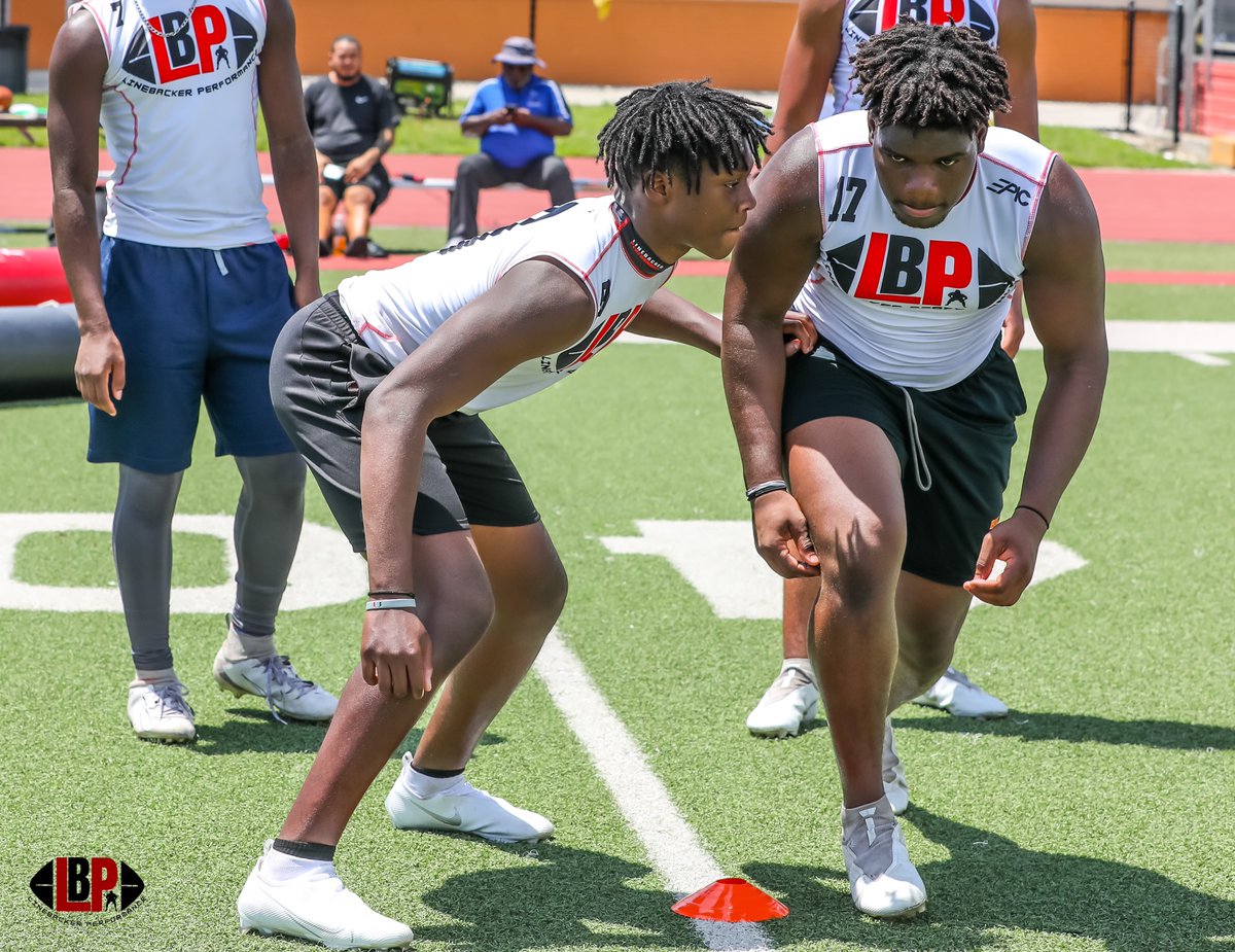 _CoachHodge's tweet image. C/O 2025 LB @Ty__Jackson has intangibles that cannot be coached. His attention to detail, drive, and versatility earned him Underclassmen Co-MVP honors of our Ft. Lauderdale #LBretreat2021 #LinebackerPerformance