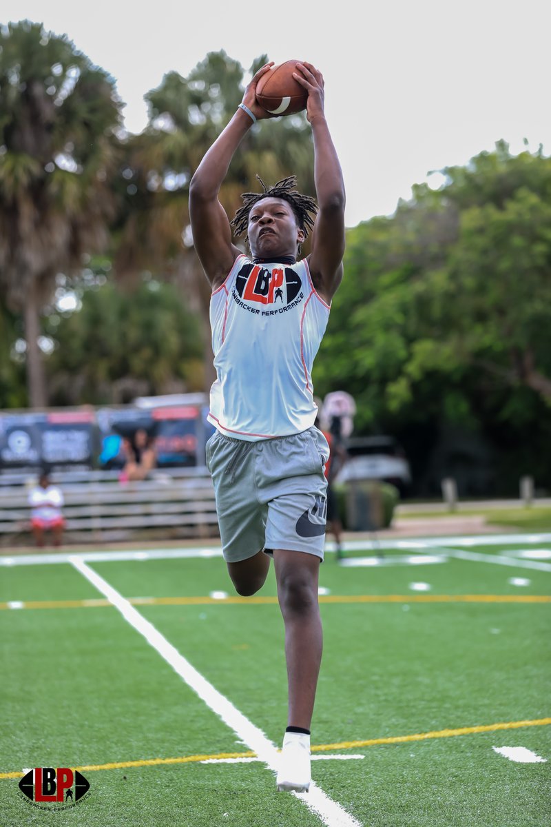 _CoachHodge's tweet image. C/O 2025 LB @Ty__Jackson has intangibles that cannot be coached. His attention to detail, drive, and versatility earned him Underclassmen Co-MVP honors of our Ft. Lauderdale #LBretreat2021 #LinebackerPerformance