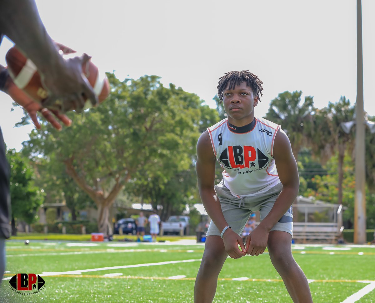_CoachHodge's tweet image. C/O 2025 LB @Ty__Jackson has intangibles that cannot be coached. His attention to detail, drive, and versatility earned him Underclassmen Co-MVP honors of our Ft. Lauderdale #LBretreat2021 #LinebackerPerformance