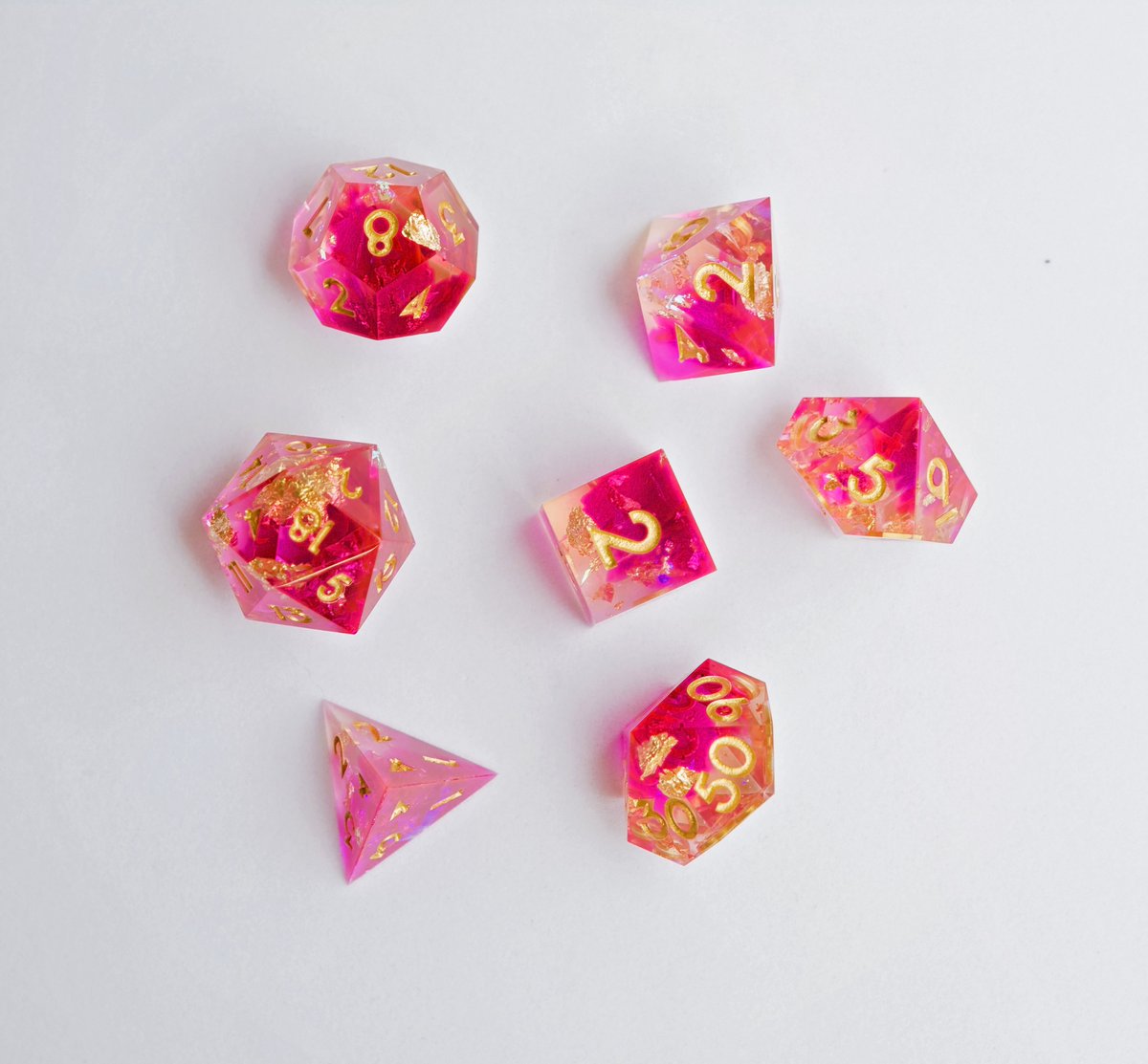 Hey! How are you today? 
Oh me? 
Peachy Keen Jellybean

Peach and vibrant pink mixed with gold foil and halo flakes. 
#handmadedice #DnD